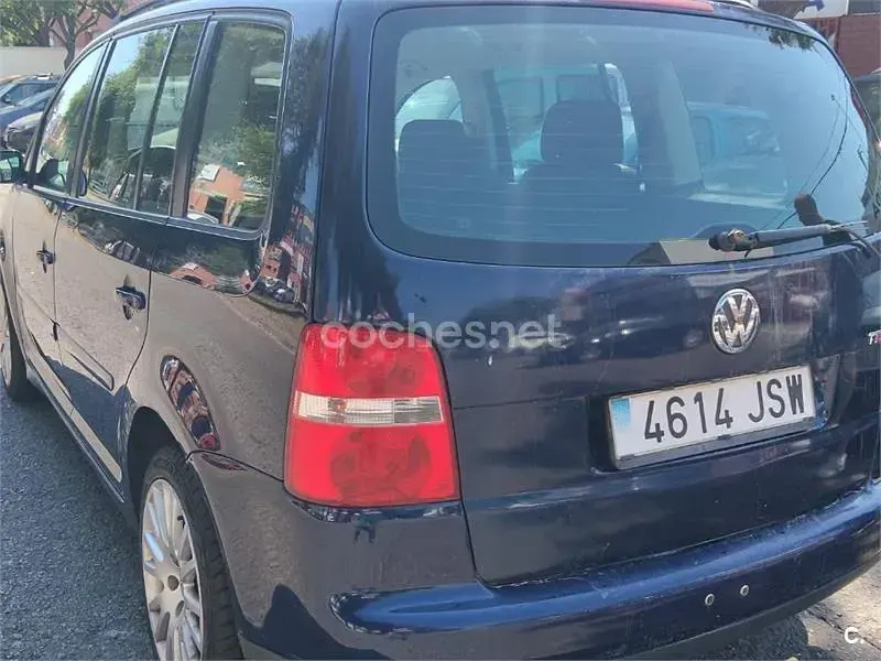 Usado VW Touran Advance 105 CV (77 kW) 2004 Azul Monovolumen