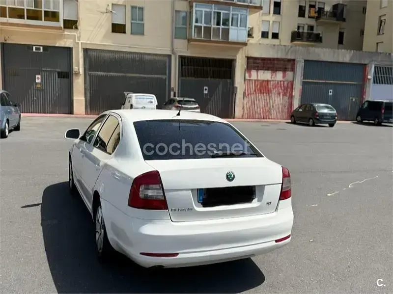 Usado Skoda Octavia Ambition 105 CV (77 kW) 2013 Blanco Berlina
