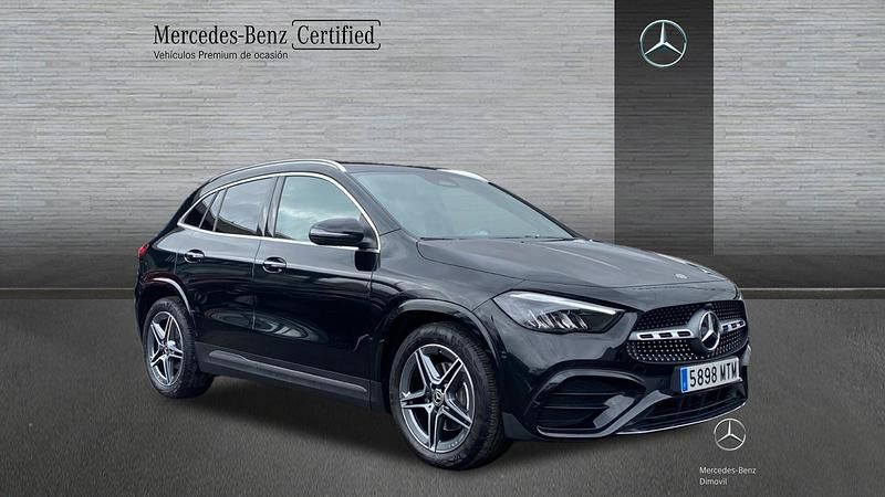 Usado Mercedes GLA200 AMG line 150 CV (110 kW) 2024 Negro cosmos SUV
