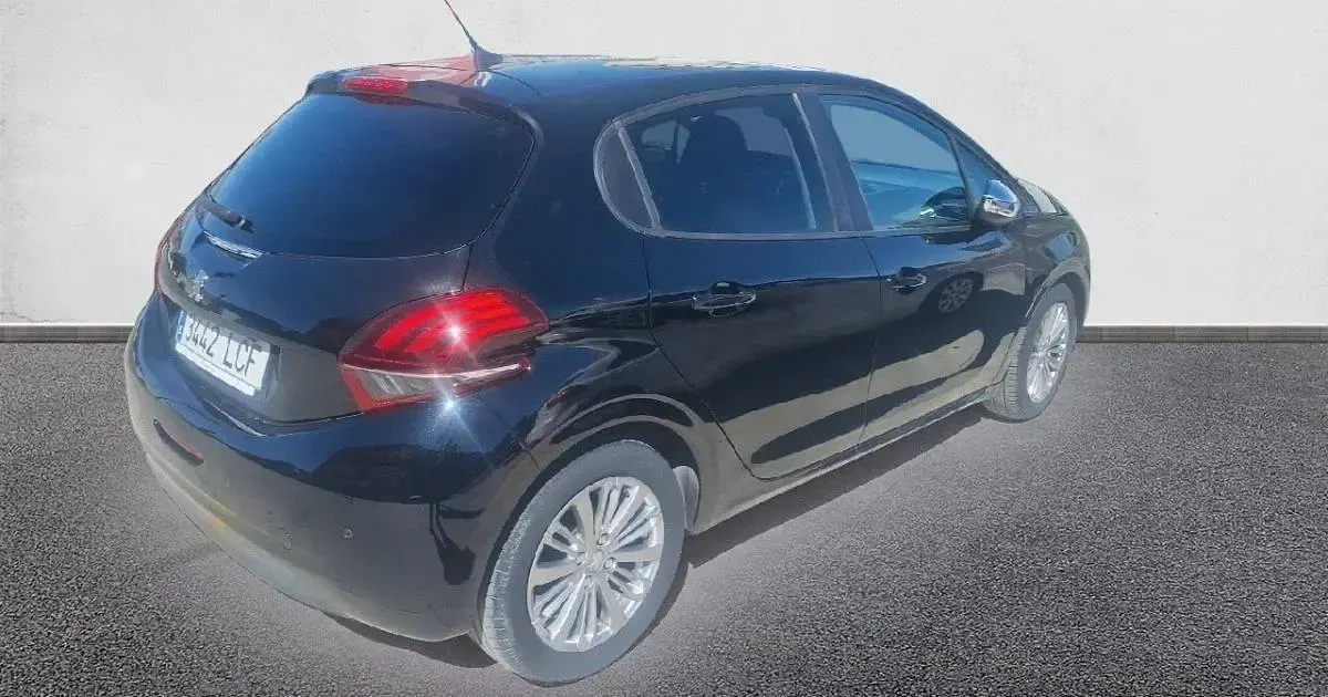 Usado Peugeot 208 Signature Sky 82 CV (60 kW) 2019 Utilitario