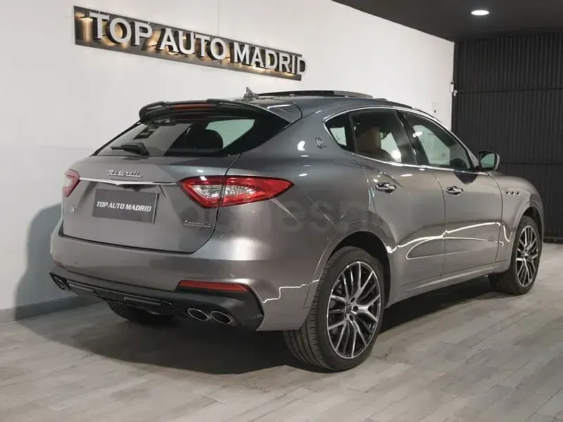 Usado Maserati Levante 275 CV (202 kW) 2021 Gris / plata SUV