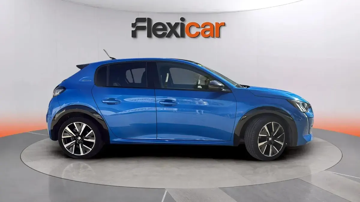 Usado Peugeot 208 GT-line 101 CV (74 kW) 2020 Azul Utilitario