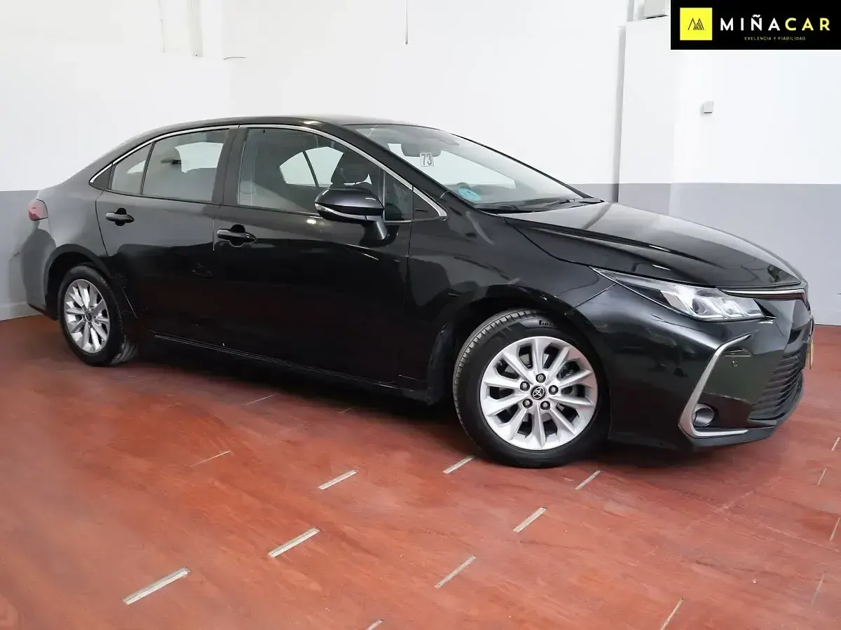 Usado Toyota Corolla Active 122 CV (89 kW) 2022 Negro Berlina