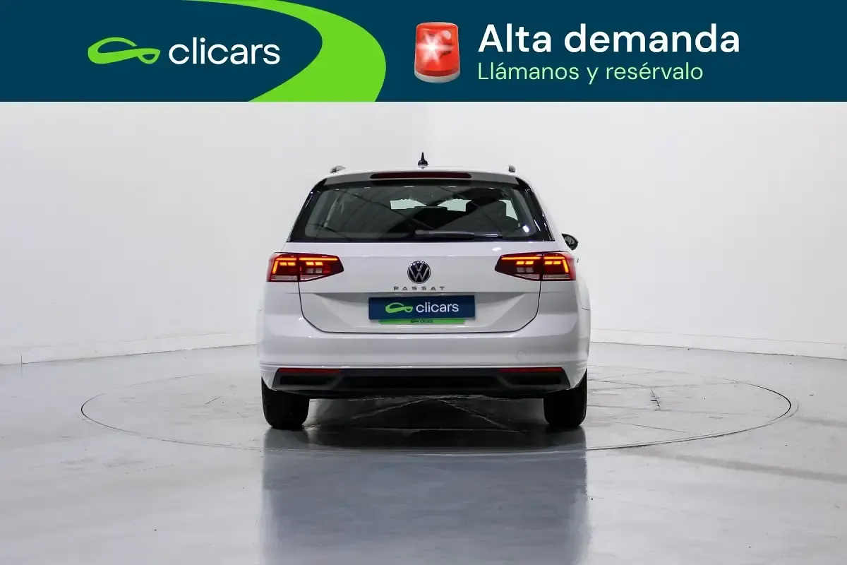 Usado VW Passat Business 122 CV (89 kW) 2022 Blanco Familiar