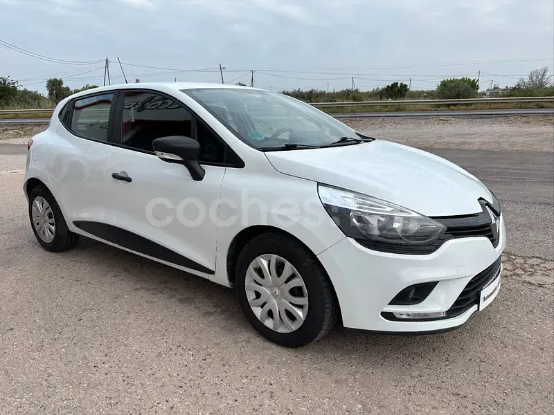 Usado Renault Clio IV Business 75 CV (55 kW) 2019 Blanco Berlina