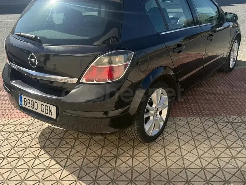Usado Opel Astra Enjoy 120 CV (88 kW) 2008 Negro Berlina