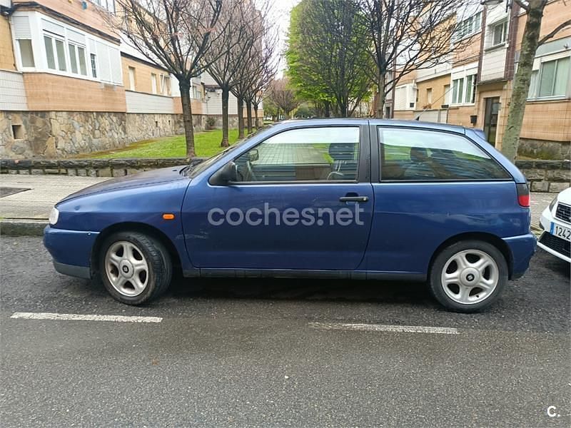 Usado Seat Ibiza 64 CV (47 kW) 1999 Azul Utilitario