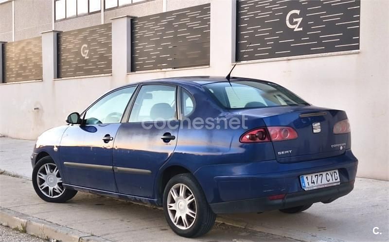 Usado Seat Cordoba 110 CV (80 kW) 2004 Azul Berlina