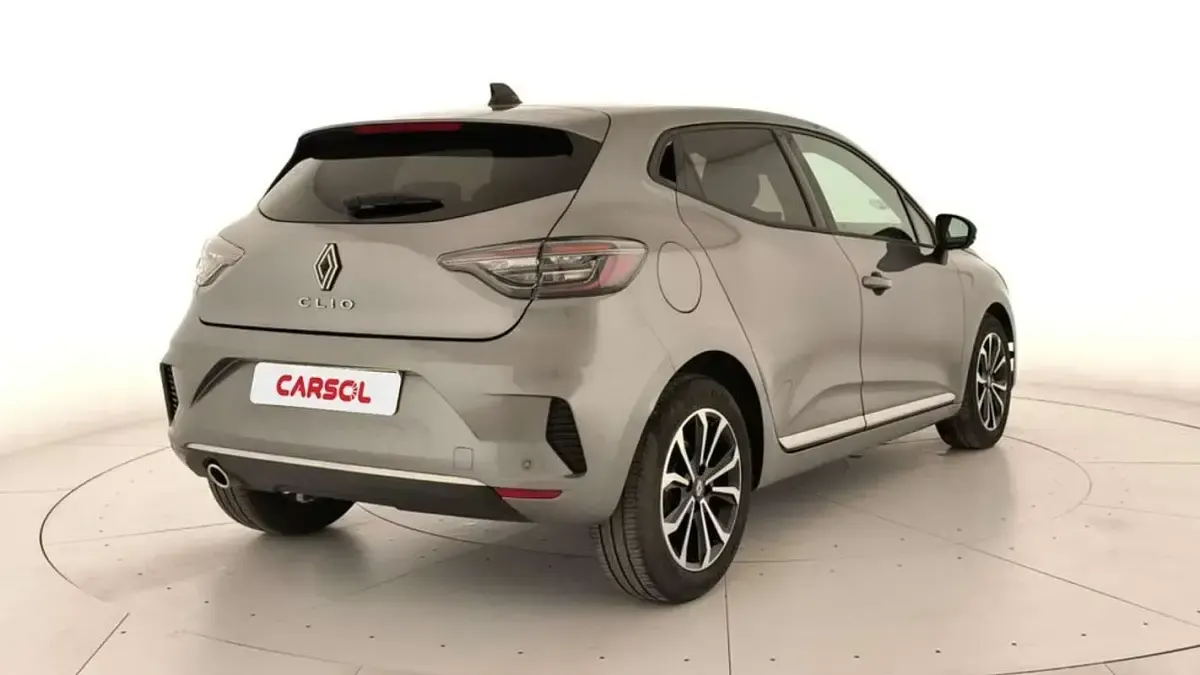 Usado Renault Clio Techno 90 CV (66 kW) 2025 Gris Utilitario