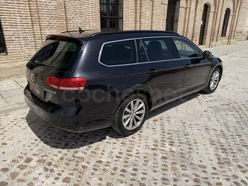 Usado VW Passat Sportline 150 CV (110 kW) 2015 Negro Familiar