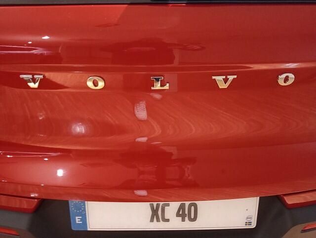 Usado Volvo XC40 Plus 163 CV (119 kW) 2024 Rojo SUV