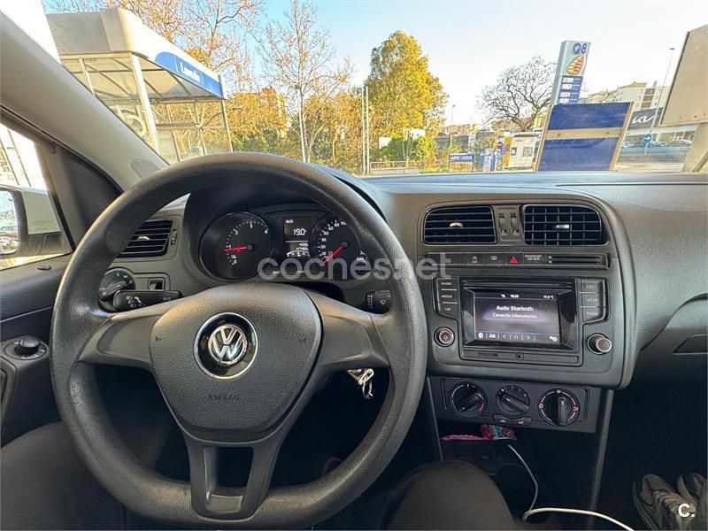 Używany VW Polo Edition 75 KM (55 kW) 2016 Biały Sedan/Limuzyna