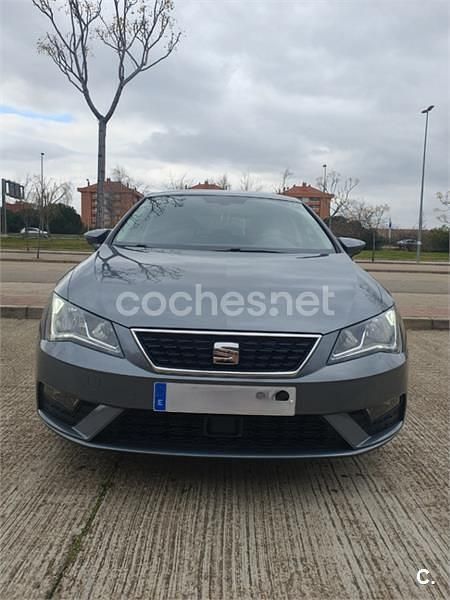 Begagnad Seat Leon Style 125 HK (91 kW) 2017 Grå Sedan