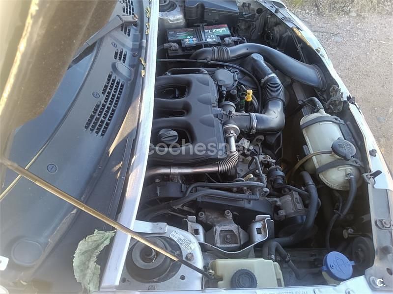 Usado Peugeot Partner Tepee 75 CV (55 kW) 2009 Gris / plata Monovolumen