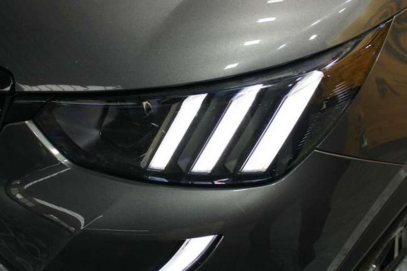 Usado Peugeot 2008 GT 131 CV (96 kW) 2021 Gris SUV