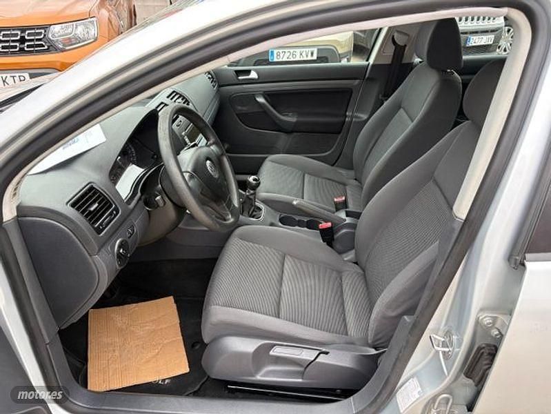 Usado VW Golf V Trendline 104 CV (76 kW) 2007 Plateado Berlina