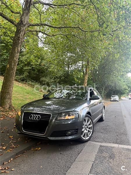 Usado Audi A3 Ambition 105 CV (77 kW) 2010 Gris / plata Berlina