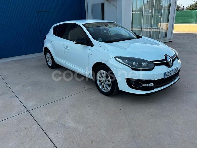 Usado Renault Mégane IV Bose Edition 130 CV (95 kW) 2016 Blanco Berlina