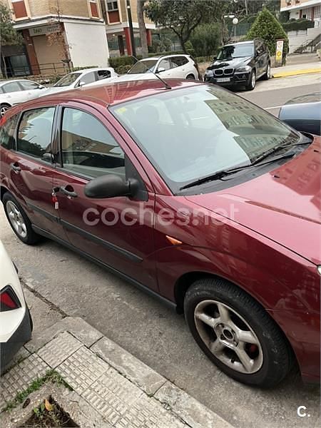 Usado Ford Focus Trend 100 CV (73 kW) 1998 Granate Berlina