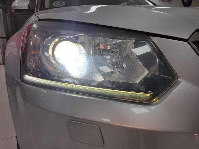 Usado Skoda Yeti 170 CV (125 kW) 2015 Plateado SUV