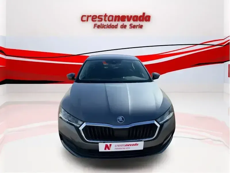 Usado Skoda Octavia Ambition 150 CV (110 kW) 2022 Gris / plata