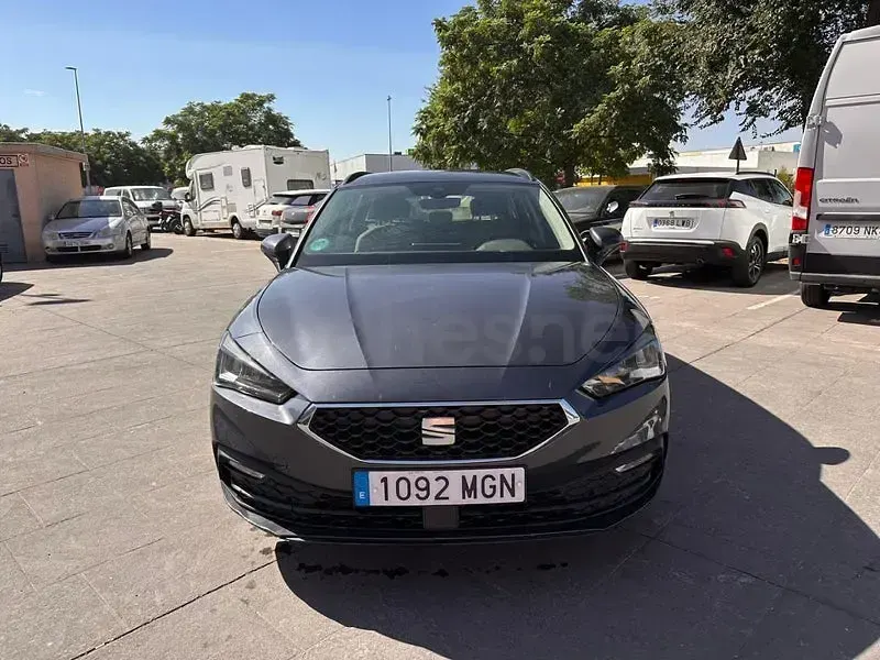 Usado Seat Leon Style 115 CV (84 kW) 2023 Gris / plata Familiar