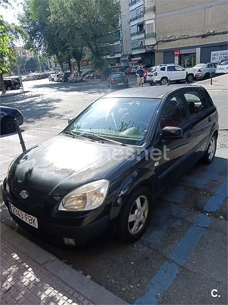 Negro Usado 2006 Kia Rio EX Berlina | 3000 € (Precio justo) - Imagen 1/4