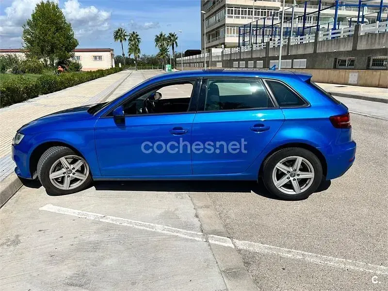 Usado Audi A3 116 CV (85 kW) 2018 Azul Berlina