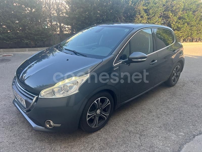 Gris / plata Usado 2013 Peugeot 208 Active Utilitario | 3999 € (Buen precio) - Imagen 1/4