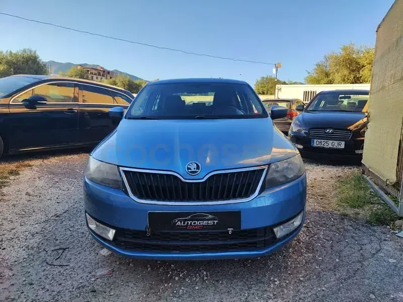 Usado Skoda Rapid Active 90 CV (66 kW) 2014 Azul Utilitario