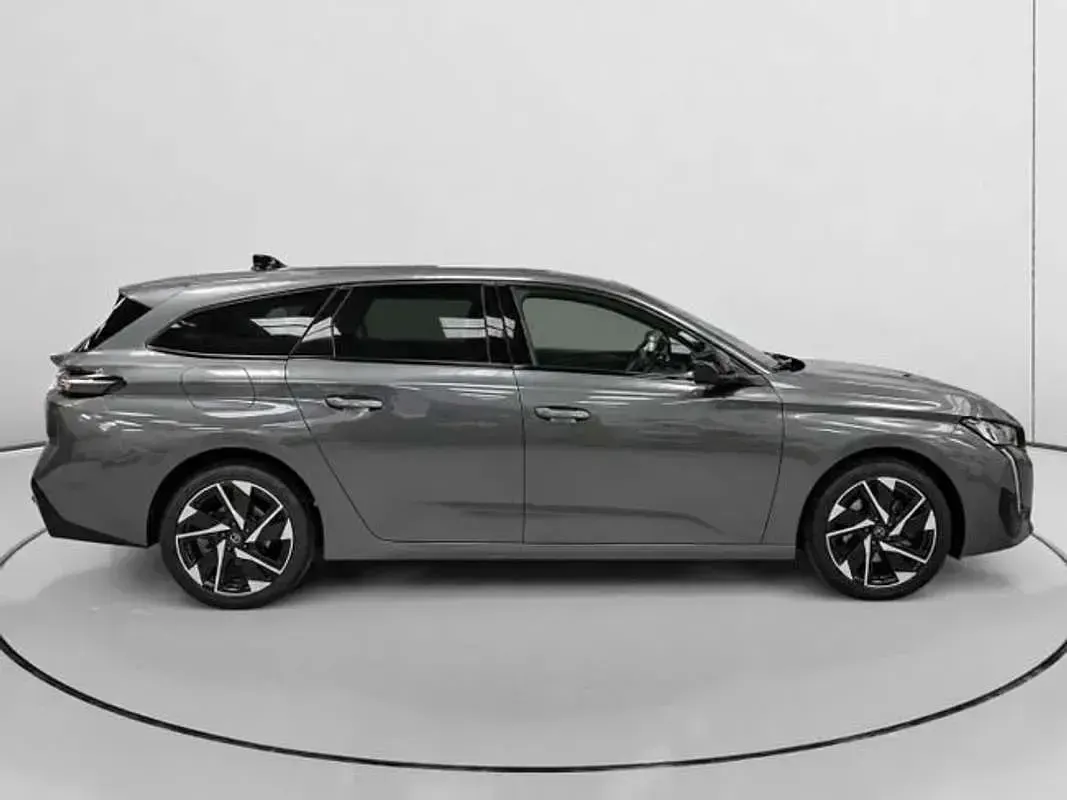 Usado Peugeot 308 Allure 131 CV (96 kW) 2024 Gris Utilitario