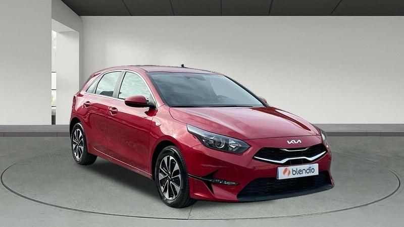 Usado Kia Ceed 100 CV (73 kW) 2024 Rojo Utilitario