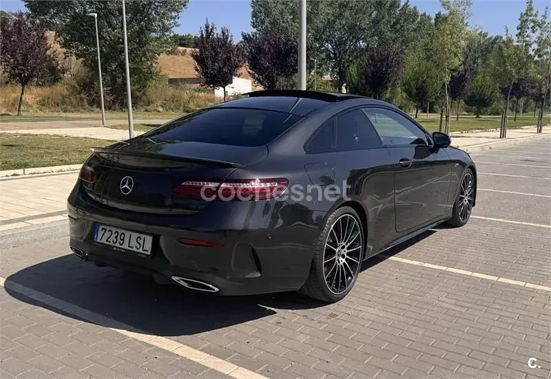 Usado Mercedes E220 194 CV (142 kW) 2021 Negro Coupe