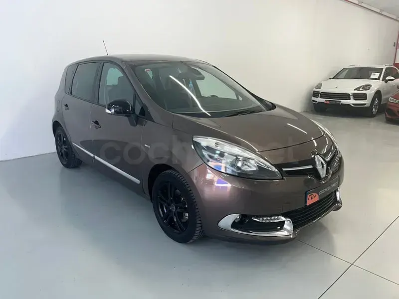 Usado Renault Scénic Bose Edition 130 CV (95 kW) 2014 Marrón Monovolumen