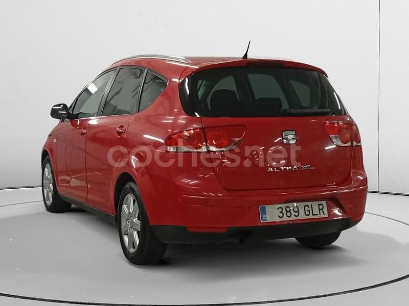 Usado Seat Altea XL 105 CV (77 kW) 2009 Rojo Monovolumen