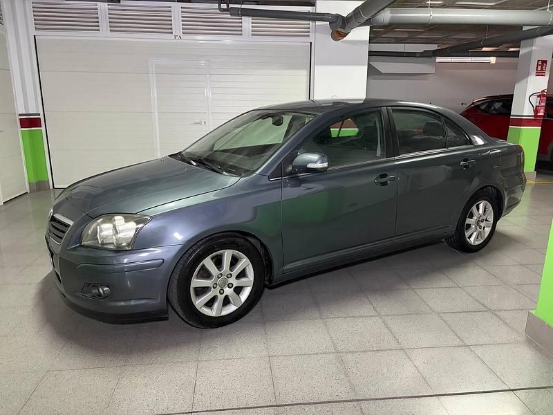Gris Usado 2007 Toyota Avensis Executive Familiar | 3900 € (Precio justo) - Imagen 1/4
