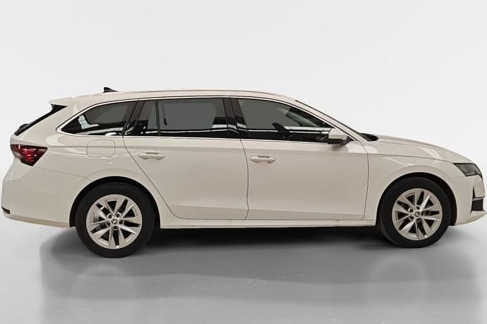 Uusi Skoda Octavia 116 HP (85 kW) 2025 Valkoinen Farmari