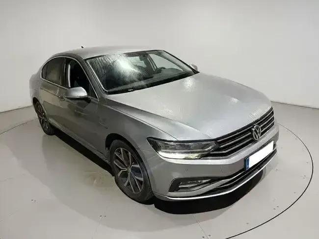 Begagnad VW Passat Executive 150 HK (110 kW) 2020 Grå Sedan
