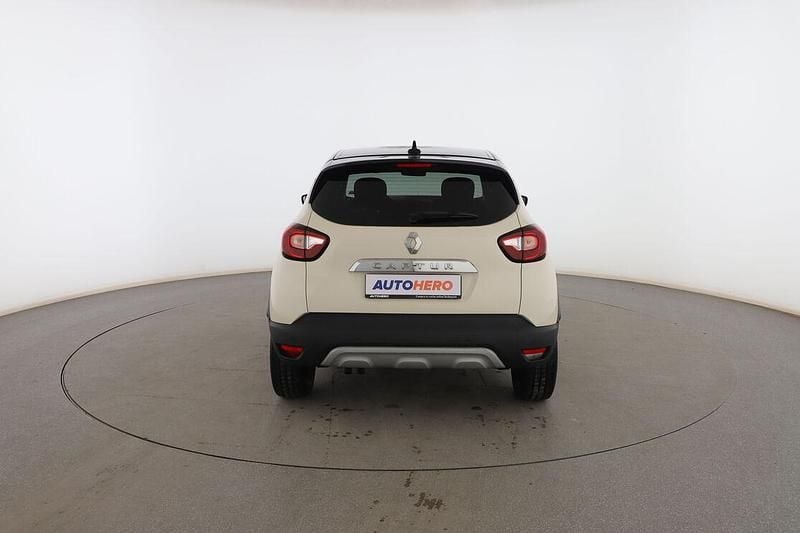 Usado Renault Captur Zen 131 CV (96 kW) 2019 Beige SUV