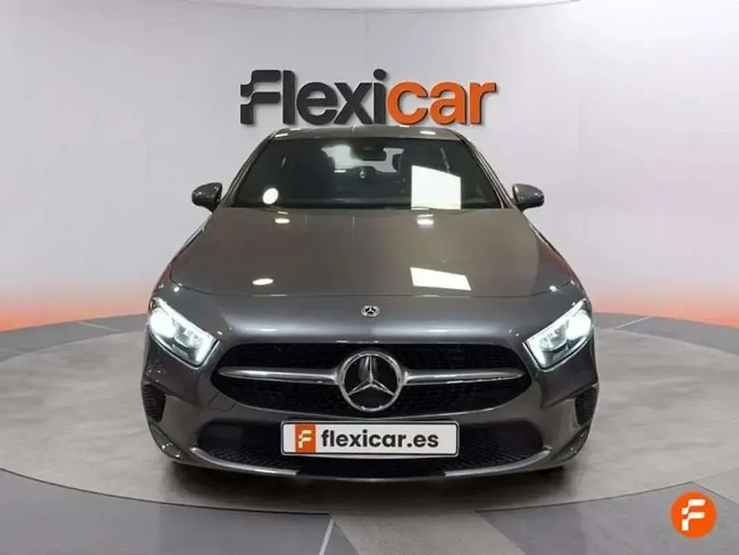 Usado Mercedes A180 136 CV (100 kW) 2022 Gris Berlina