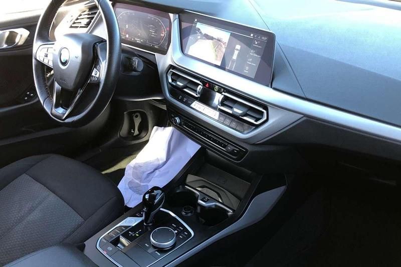 Usado BMW 118 Comfort Edition 150 CV (110 kW) 2024 Blanco Utilitario