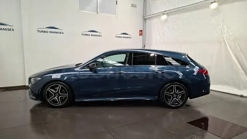 Usado Mercedes CLA200 Shooting Brake 163 CV (119 kW) 2021 Azul Familiar