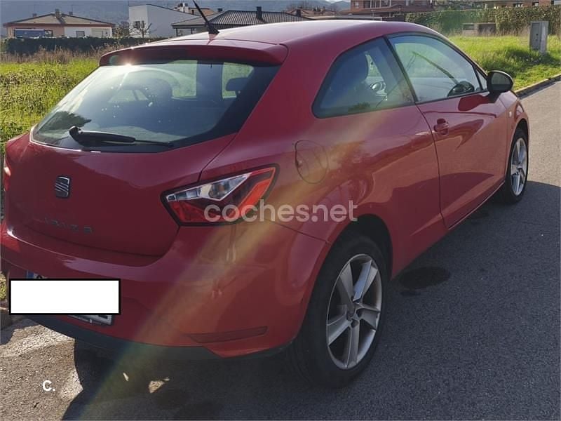 Usado Seat Ibiza Style 90 CV (66 kW) 2012 Rojo Berlina