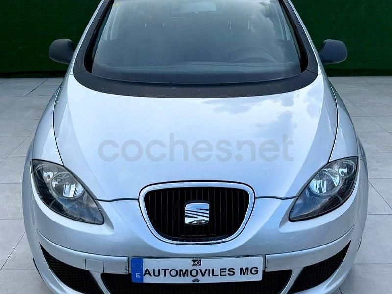 Usado Seat Altea XL Reference 105 CV (77 kW) 2008 Gris / plata Monovolumen