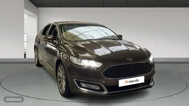 Usado Ford Mondeo Vignale 180 CV (132 kW) 2015 Marrón Familiar