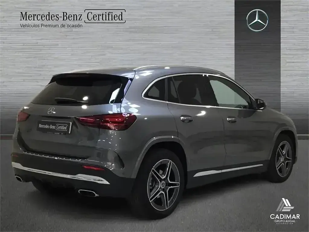Usado Mercedes GLA200 163 CV (119 kW) 2025 Gris SUV