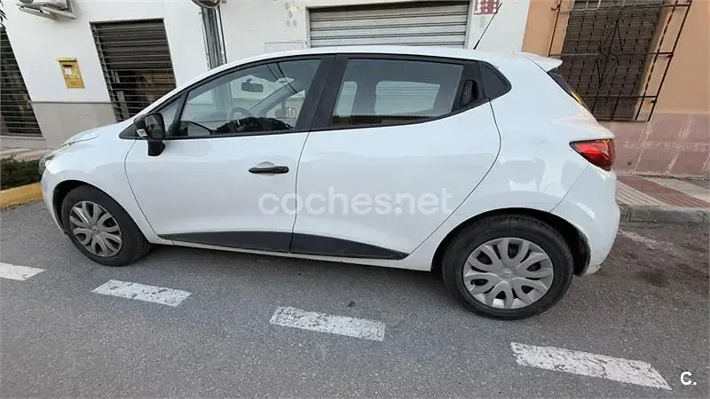 Usado Renault Clio IV Business 75 CV (55 kW) 2019 Blanco Berlina