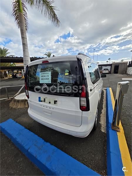 Usado VW Caddy 102 CV (75 kW) 2021 Blanco Monovolumen