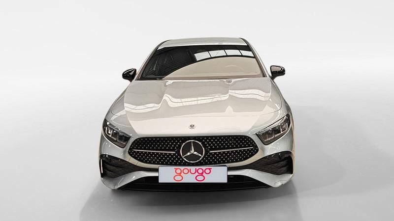 Usado Mercedes A200 AMG line 150 CV (110 kW) 2025 Plata hightech Berlina