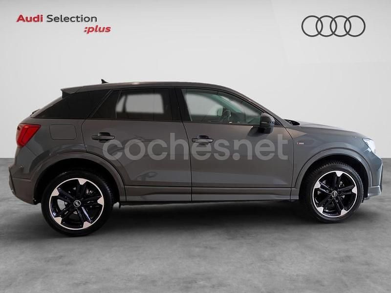 Usado Audi Q2 S-Line 116 CV (85 kW) 2024 Gris / plata SUV